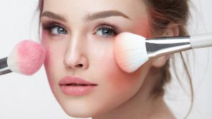 میکاپ چگونه چهره را زیبا می کند