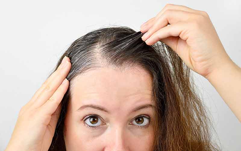آیا رنگ کردن مو، دلیل ریزش آن است؟